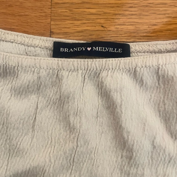 Brandy Melville cream textured high neck sleeveless tank top - Picture 3 of 7